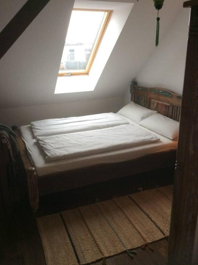 Helle Dachgeschosswohnung Fuer 8 Personen In Zentraler Lage Berlín Exteriér fotografie