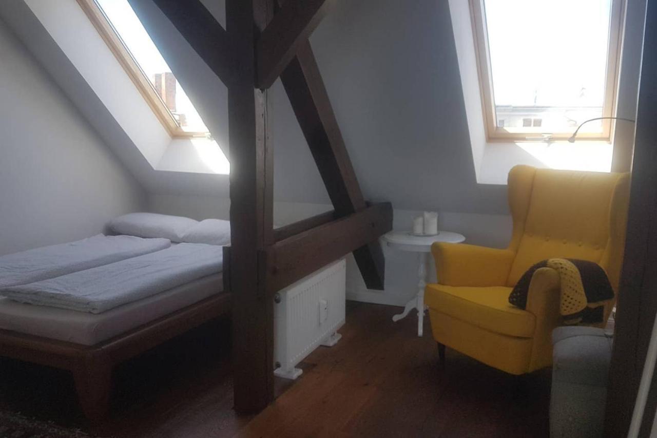 Helle Dachgeschosswohnung Fuer 8 Personen In Zentraler Lage Berlín Exteriér fotografie